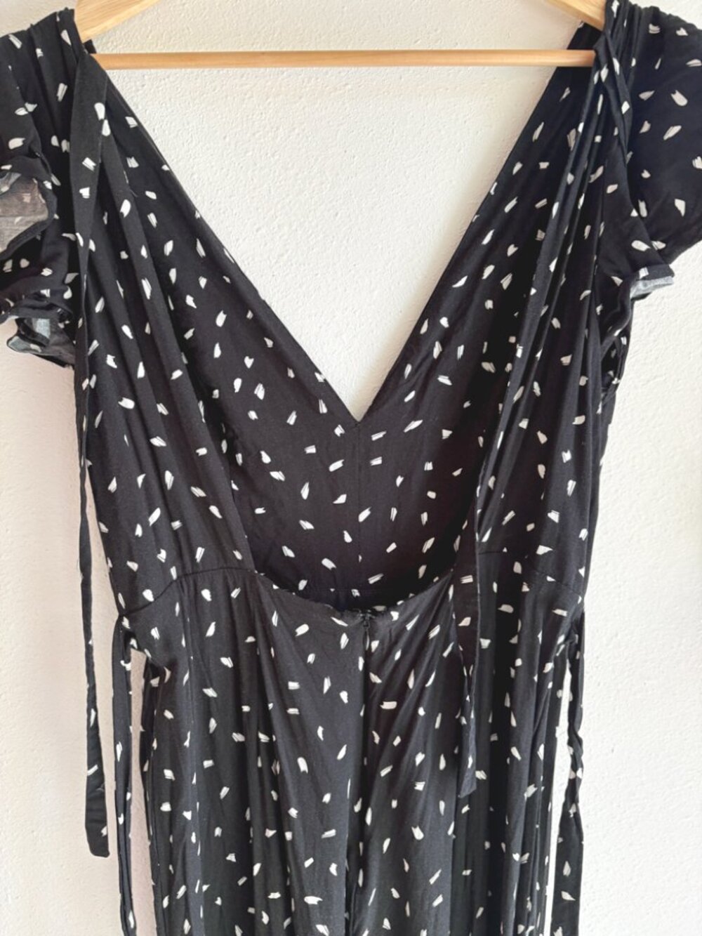 Lulus Black White Print Jumpsuit Medium Open Back Wide Leg Flutter Sleeve - Picture 5 of 12